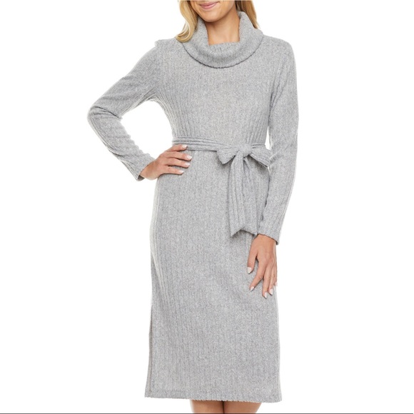 Ronni Nicole Dresses & Skirts - Gray Turtle neck Sweater dress